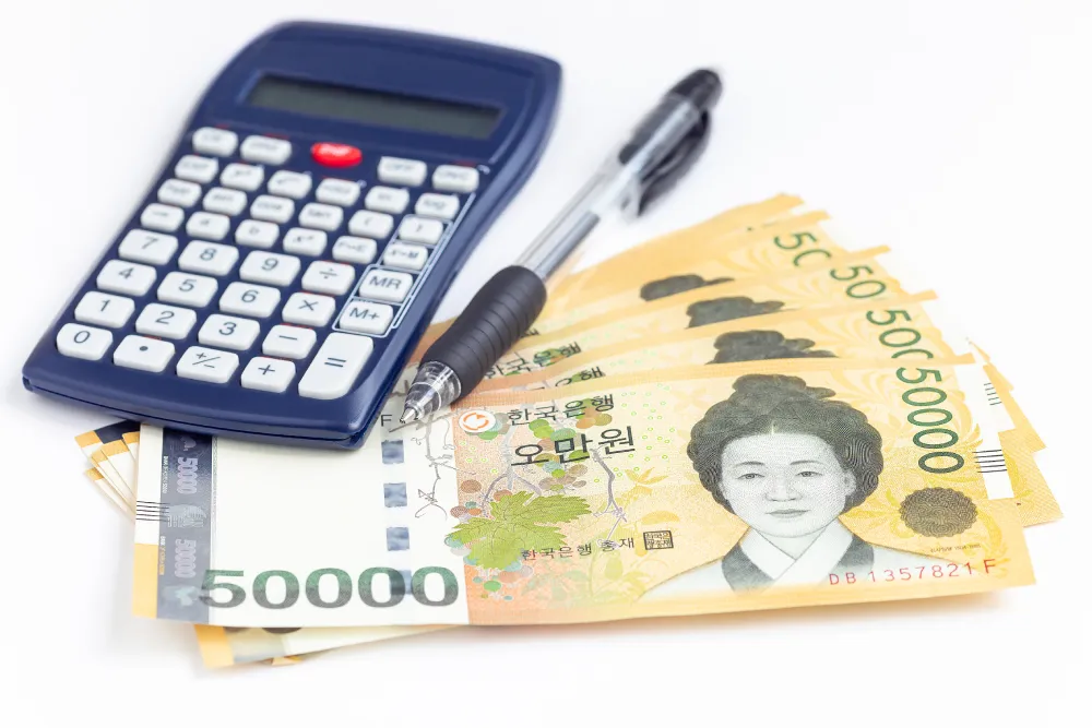 A detailed breakdown of the high cost of living in Seoul for international students, focusing on rent, food, and transport costs for the 2026 academic year.